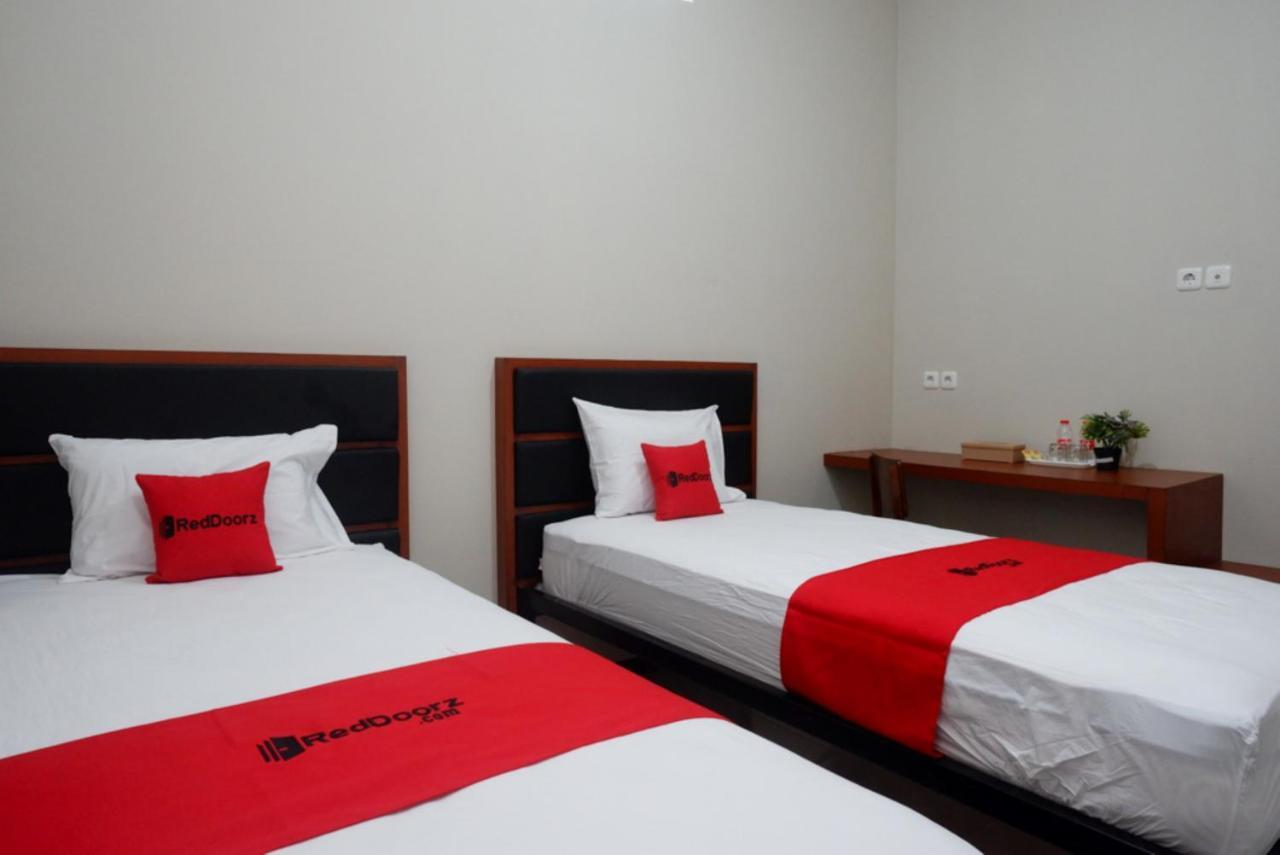 Hotel Reddoorz Near Kampus Ump Purwokerto 2 Sumbang Exterior foto