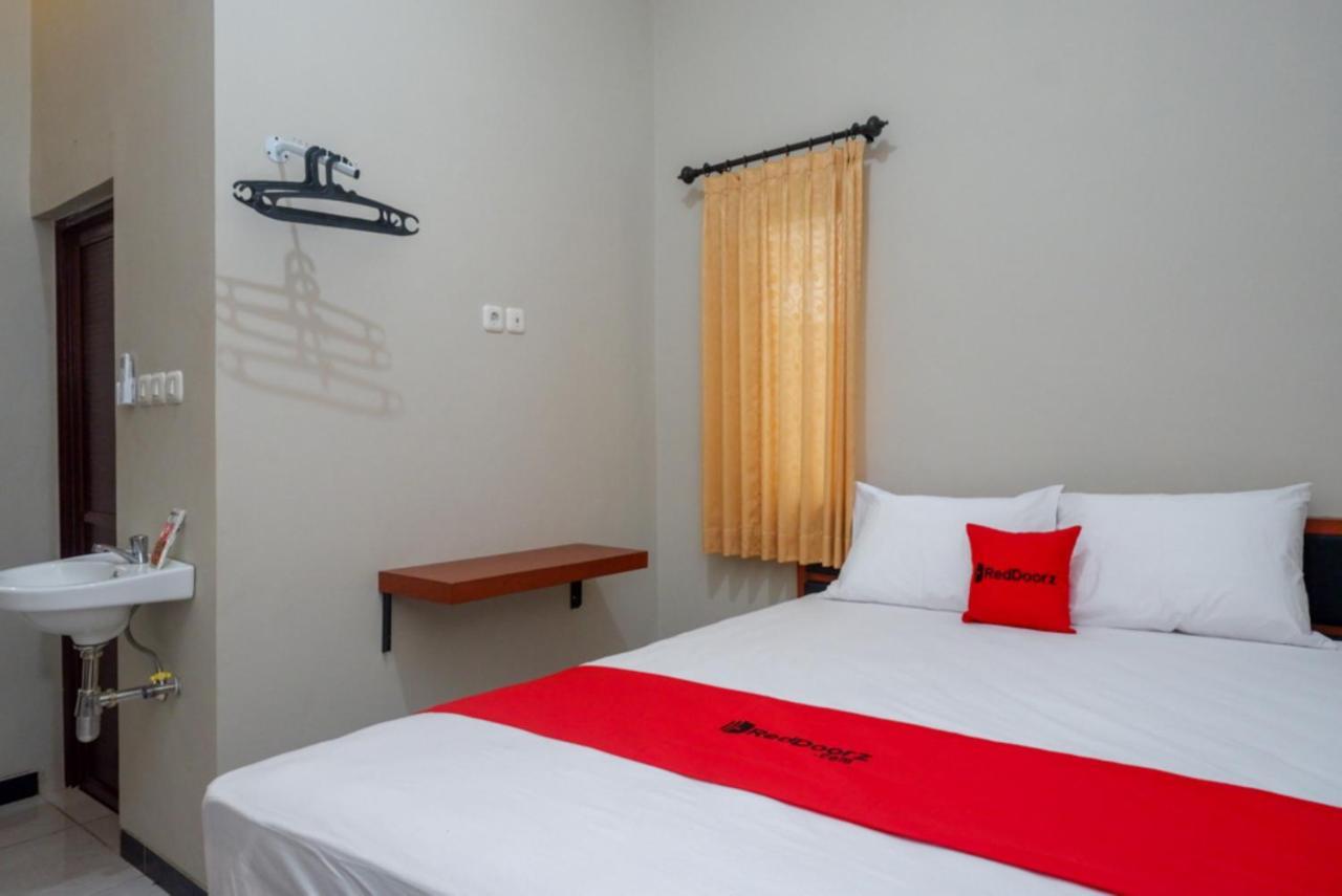 Hotel Reddoorz Near Kampus Ump Purwokerto 2 Sumbang Exterior foto