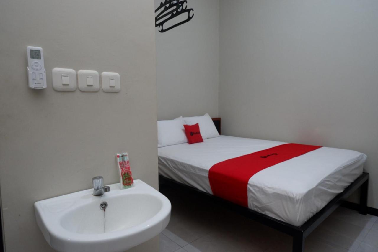 Hotel Reddoorz Near Kampus Ump Purwokerto 2 Sumbang Exterior foto